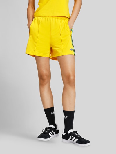 adidas Originals Trainingsshorts mit Label Stitching GELB 4