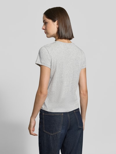 Vrouwenmodel draagt Regular Fit T-Shirt uit puur katoen van Polo Ralph Lauren, lichtgrijs, effen structuur, Ganzkörperaanzicht achterkant, Dames t-shirt