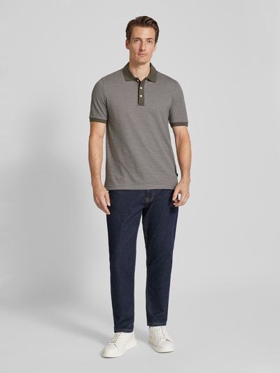 MAERZ Muenchen Slim Fit Poloshirt mit Strukturmuster Oliv 1
