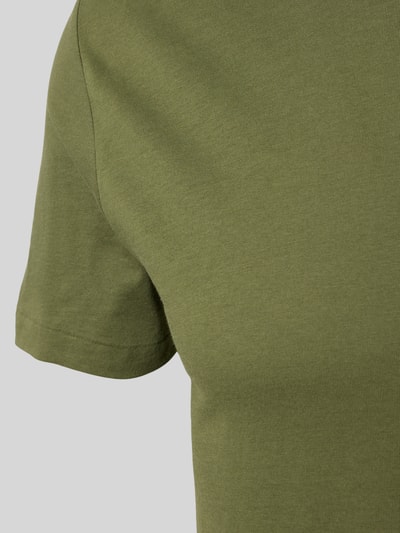 Männermodel trägt Slim Fit T-Shirt aus reiner Baumwolle im 3er-Pack von Polo Ralph Lauren Underwear, unifarben, Nahaufnahme Oberkörper.