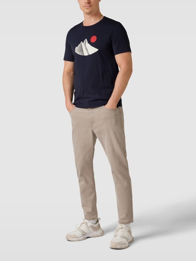 Armedangels T-Shirt mit Motiv-Print Modell 'JAAMES' Dunkelblau 1