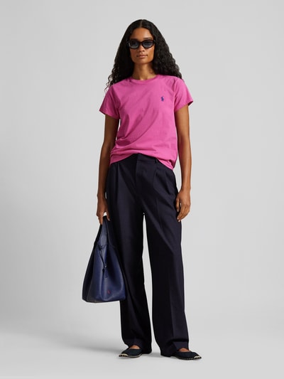 Kobiece model nosi T-shirt mit Label-Stitching od Polo Ralph Lauren z bawełny, krój regular fit, okrągły dekolt, długość tyłu 54 cm, widok z przodu