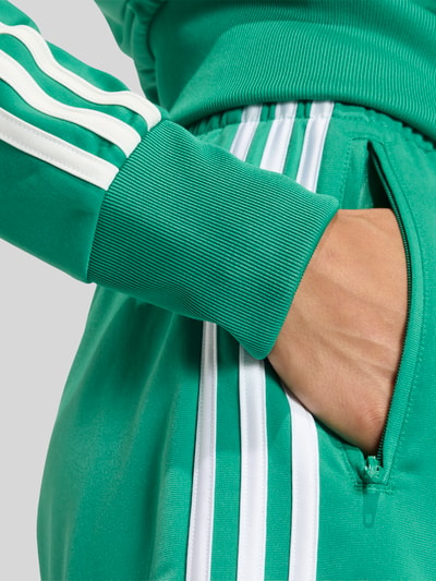adidas Originals Regular Fit Shorts mit Logo-Detail  Dunkelgruen 3