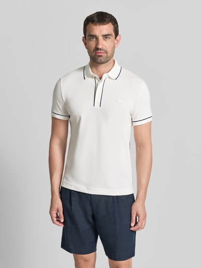 Männermodel trägt Regular fit poloshirt aus katoenmix model 'CHEMISE' van Lacoste, Heren poloshirt, wit met donkerblauwe details, Ganzkörperansicht von vorne