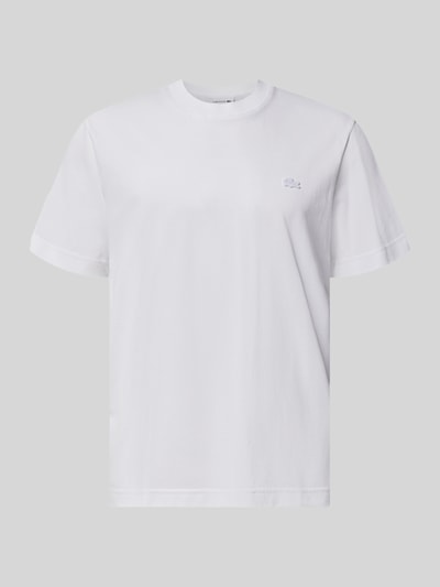 Produktfoto, weißes Regular Fit T-Shirt aus reiner Baumwolle von Lacoste, glatte Oberfläche, Herren T-Shirt von Lacoste