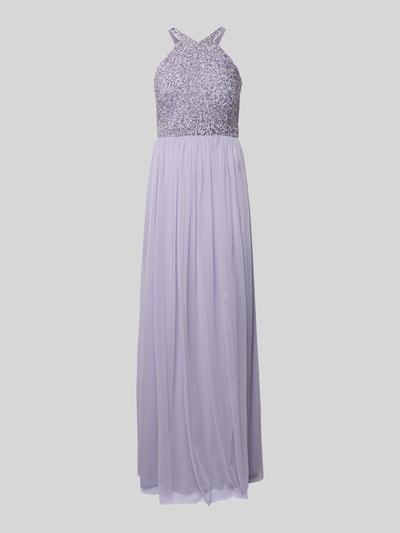 Produktfoto, Abendkleid mit Strasssteinbesatz und Rundhalsausschnitt von Jake*s Cocktail aus fliederfarbenem Chiffon, A-Linie, Maxilänge, zarte Strassdetails, rückseitiger Cut Out, Haken- und Reißverschluss, feine Struktur, elegante Optik.