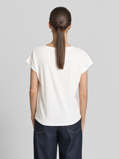 Frauenmodel trägt Damen T-Shirt mit Motiv-Print von Christian Berg Woman aus Baumwoll-Viskose-Mix, Regular-Fit, Rückansicht, Rückenlänge 57 cm bei Größe S.