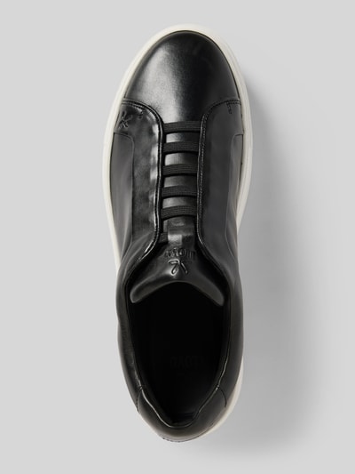 Produktfoto, Slip-on-Sneaker aus Leder Modell 'METRO' von Lloyd, czarna skóra, zaokrąglony nosek, detal z logo, gumowa podeszwa, wysokość obcasa w rozmiarze 44: 4 cm, wysokość cholewki w rozmiarze 44: 8 cm, szerokość w rozmiarze 44: 10 cm, gładka faktura, kontrastująca biała podeszwa