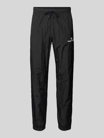 Produktfoto, schwarze Straight Fit Stoffhose mit Logo-Stitching Modell 'Nayla' von SERGIO TACCHINI, elastischer Bund mit Tunnelzug, elastische Beinabschlüsse, Anzug-Stoff, Innenbeinlänge bei Größe M 77 cm.
