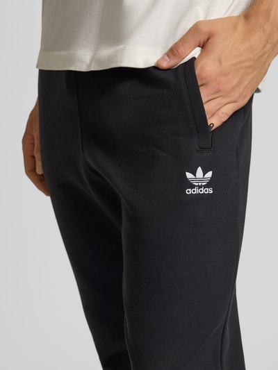 adidas Originals Spodnie dresowe o kroju slim fit z wyhaftowanym logo Czarny 3