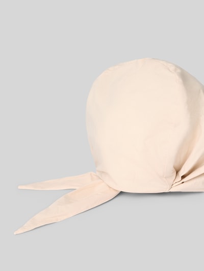Produktfoto, Bindekappe mit Label-Detail von Loevenich aus Reine Baumwolle mit verstärktem Schirm, rückseitige Bindung, helle Farbe, glatte Struktur.