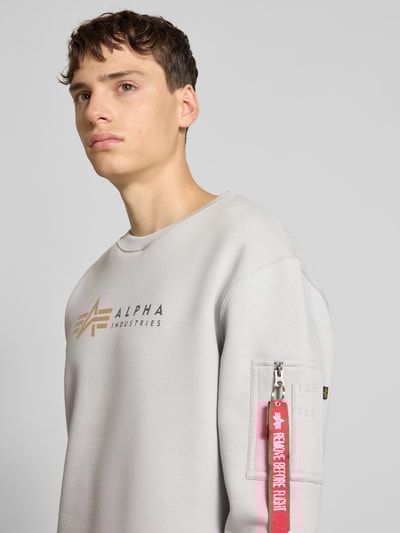 Alpha Industries Sweatshirt mit Label-Print Hellgrau 3
