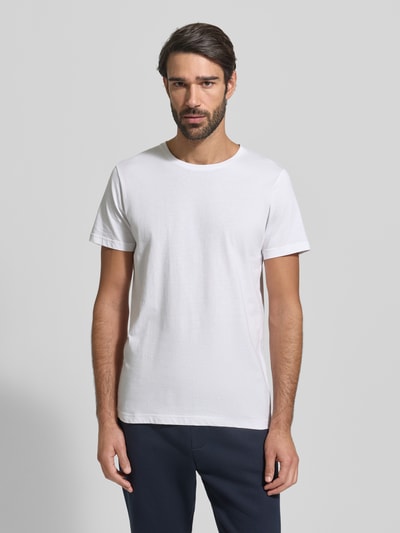 Männermodel trägt T-Shirt mit Rundhalsausschnitt im 2er-Pack van MCNEAL, witte kleur, slim fit, zuivere katoen, Ganzkörperansicht von vorne.