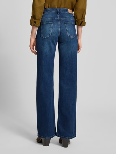 Vrouwenmodel draagt Flared Fit jeans met steekzakken Model 'Elvira' van JOOP!, katoenmix, donkerblauw, productdetails, volledige achteraanzicht
