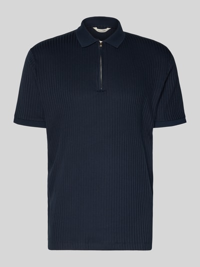 Produktfoto, dunkelblaues Regular Fit Poloshirt mit Polokragen und kurzem Reißverschluss, Rippenstruktur, Modell 'FAVE' von SELECTED HOMME, unifarbene Optik, kurzarm, Strick-Bündchen, Baumwoll-Anteil