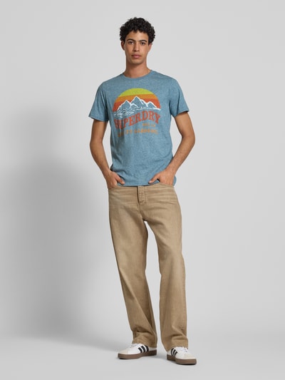 Superdry T-shirt z nadrukowanym motywem i logo model ‘Great Outdoors’ Oceaniczny 1