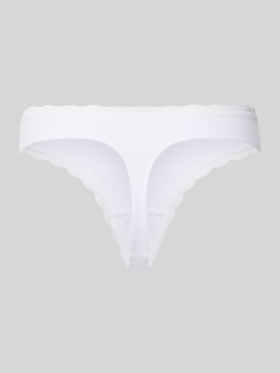 Produktfoto, String aus Baumwoll-Mix im 3er-Pack Modell 'ESSENTIAL' von DORINA, Weiß mit Spitzenbordüre und Zierschleife, glatte Textur