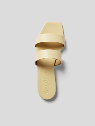 Aeyde Pantoletten mit Label-Prägung Beige 5