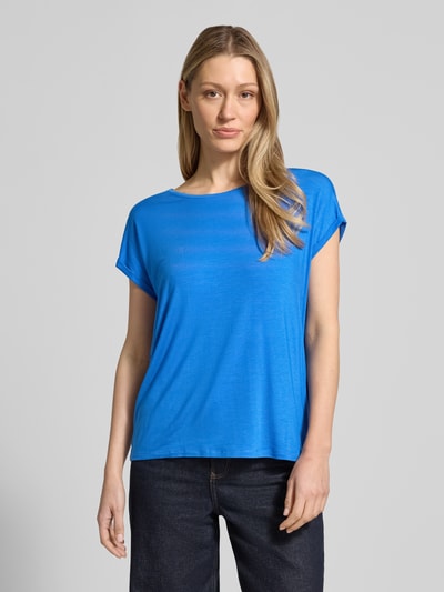 Vrouwenmodel draagt relaxed fit t-shirt uit lyocellmix model 'AVA' van Vero Moda in melangelook, boothals, korte mouw, voorkant volledig zichtbaar