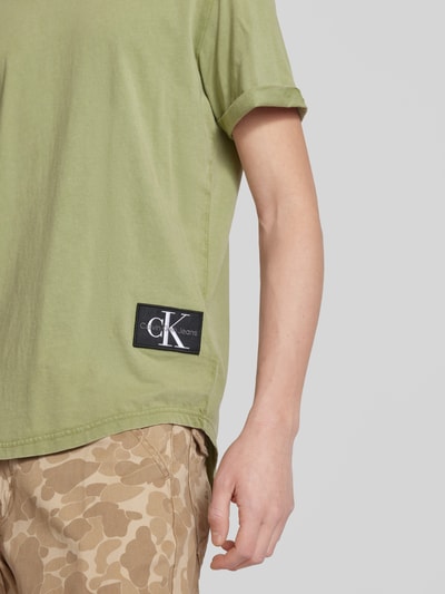 Calvin Klein Jeans T-Shirt mit Label-Badge Oliv 3