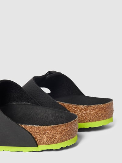 Birkenstock Teenslippers met doornsluiting in metallic, model 'Gizeh' Zwart - 2