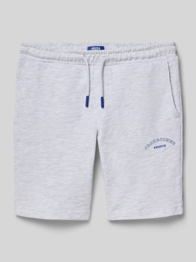 Produktfoto, Shorts mit Logo-Print Modell 'GORDON' von Jack & Jones, hellgrauer Baumwoll-Mix, blauer Print, elastischer Bund, seitliche Taschen, lockerer Schnitt, feine melierte Struktur, Kordelzug, Kinder Shorts, Größe 140