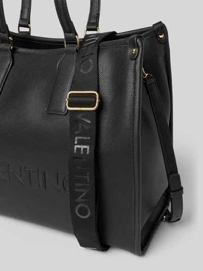 Productfoto, zwarte Handtasche in Leder-Optik Modell 'Foxy' van VALENTINO BAGS met logo, schouderriem en handvat, fijne structuur