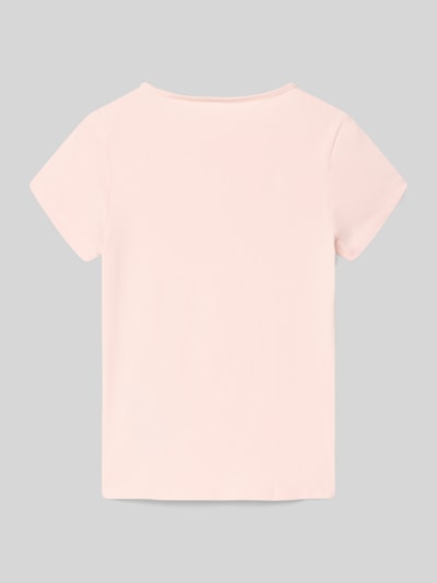 Produktfoto, T-shirt mit Label-Detail od Guess, dziecięcy t-shirt z mieszanki bawełny i elastanu, krój regular fit, okrągły dekolt, długość tyłu 44 cm w rozmiarze 116