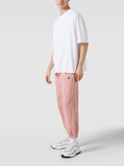 ADIDAS SPORTSWEAR Sweatpants mit Label-Patch Altrosa 1