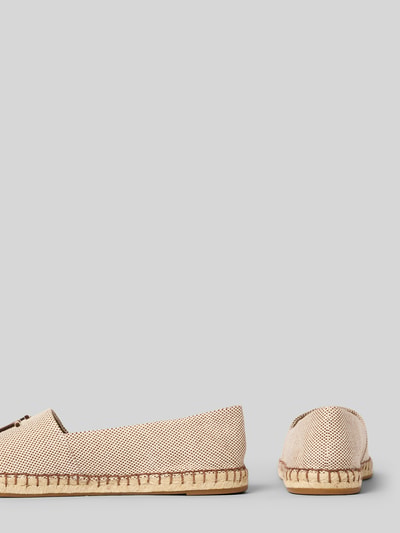 Produktfoto, Espadrilles mit Logo Applikation Modell 'CAMERYN' von Lauren Ralph Lauren in melangiertem Beige, gehäkeltes Canvas, runde Schuhspitze, flache Sohle mit leichter Struktur.