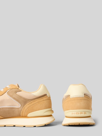 Produktfoto, Sneaker mit Logo-Detail Modell 'City' von HOFF, beżowe odcienie, zaokrąglony krój, sznurowane, profilowana podeszwa, wysokość obcasa w rozmiarze 40: 2 cm, wysokość cholewki w rozmiarze 40: 9 cm, szerokość w rozmiarze 40: 7 cm