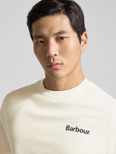 Mannelijk model draagt Relaxed Fit T-shirt uit puur katoen model 'Packling' van Barbour, look: effen, labelopschrift, ronde hals, korte mouwen, puur katoen, Nahaufnahme bovenlichaam.