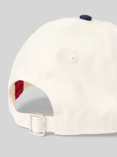 Produktfoto, Cap aus reiner Baumwolle Modell 'ANGYE-EM' von HUGO in Creme mit silberfarbener Schnalle und feiner Textur, Damen Cap von HUGO