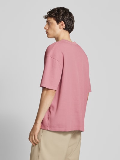 Pegador T-shirt o kroju oversized z wyhaftowanym logo model ‘SIGNAR’ Brudnoróżowy 5