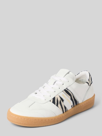 Productfoto, Low Top Sneaker met kunstbontdetails van Marc O'Polo, wit glad leer, ronde neus, vlakke zool, vetersluiting, licht geprofileerde zool