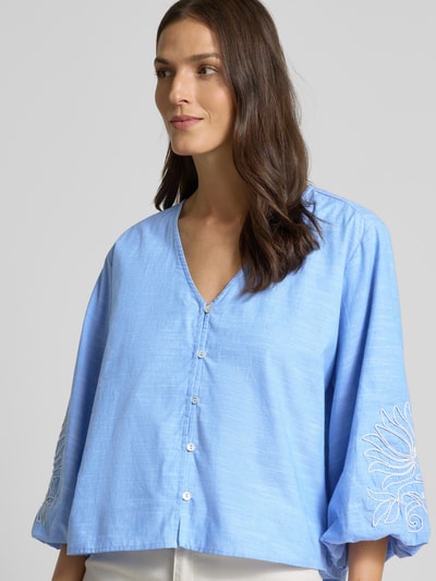 Christian Berg Woman Relaxed Fit Bluse mit V-Ausschnitt und Stitchings Bleu 3
