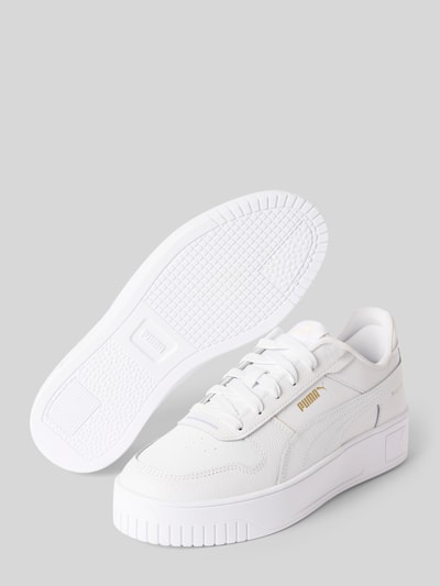 Produktfoto, Sneaker aus Leder-Mix Modell 'Carina' von Puma, biały kolor, zaokrąglony kształt, perforacje, strukturalna podeszwa, złoty nadruk logo, sznurowanie, wysokość obcasa 4 cm, wysokość cholewki 8 cm, szerokość w rozmiarze 40: 8 cm