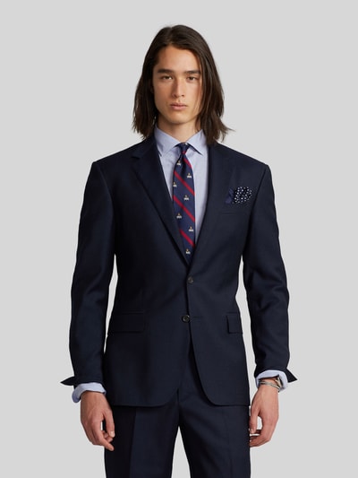 Mannelijk model draagt Regular Fit Businesshemd uit pure katoen van Polo Ralph Lauren, unikleuren, Kentkraag, lange mouwen, logo-stiksel, manchetten, vooraanzicht borst close-up.