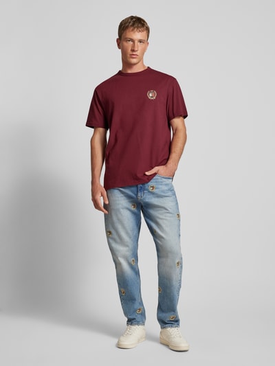 Tommy Jeans T-Shirt mit Label-Stitching und Rundhalsausschnitt Bordeaux 1