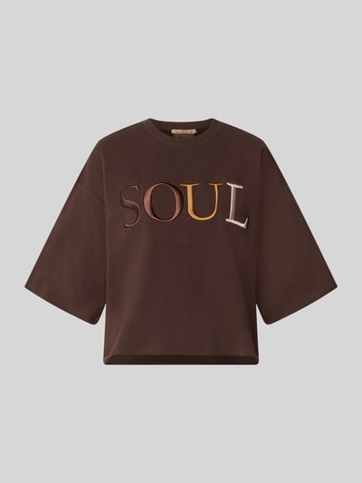 Produktfoto, Cropped Boxy Fit Sweatshirt mit Label-Stitching von Smith and Soul, braun, breite Form, Rundhalsausschnitt, 1/2-Arm, Baumwoll-Elasthan-Mix