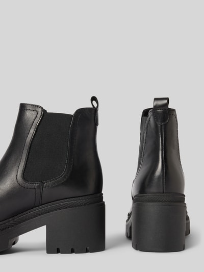 Produktfoto, schwarze Boots aus echtem Leder von Tamaris mit grober Sohle, matte Textur, Damen Stiefel / Boots von Tamaris