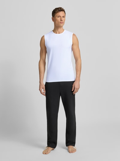 Mannelijk model draagt wit Onderhemd met Rundhalsausschnitt van MCNEAL, slim fit, katoen-elastaan mix, brede bandjes, volledig frontaal.