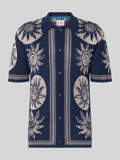 Produktfoto, Strickshirt mit Polokragen und Knopfleiste von Scotch & Soda, Baumwoll-Viskose-Mix im Allover-Look, Regular-Fit, marineblau mit beigem Muster