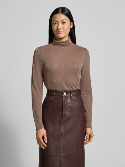 Vrouwenmodel draagt Shirt met lange mouwen van viscosemix, regular fit, model 'ZERAFNE' van Drykorn met col, ruglengte 59 cm, Ganzkörperansicht von voren.