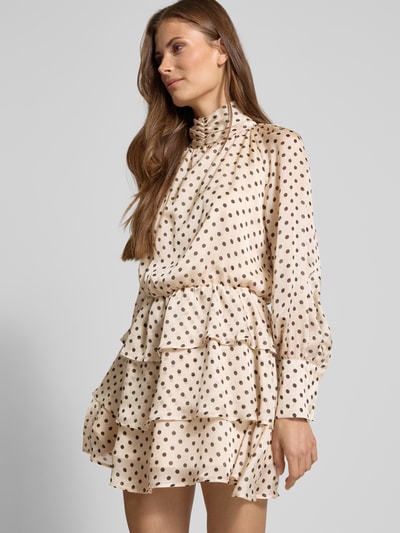 Rinascimento Cocktailjurk in laagjeslook met opstaande kraag Offwhite - 3