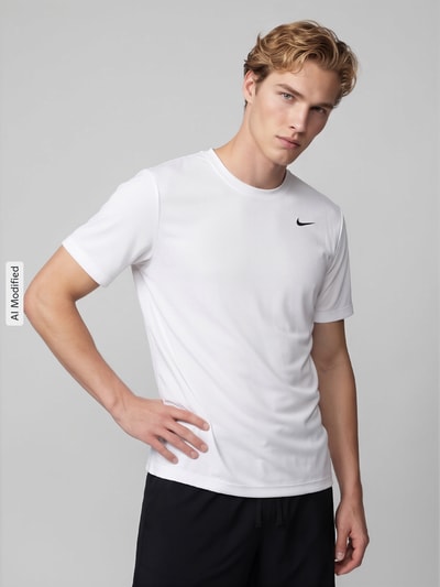 Nike Training t-shirt sportowy o kroju regular fit z nadrukiem z logo Biały 3