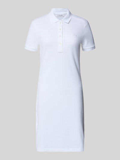 Produktfoto, Slim Fit Polokleid aus Baumwoll-Mix von Lacoste in Weiß, unifarbenes Mini-Kleid mit Logo-Stitching und kurzer Knopfleiste, Piqué-Struktur