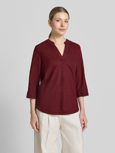 Vrouwenmodel draagt Relaxed Fit Tunika uit mix van linnen en viscose van s.Oliver RED LABEL, look: effen, tuniekkraag, V-hals, 3/4-mouwen met manchet, achterpas met plooien, voorkant bovenlichaam close-up.
