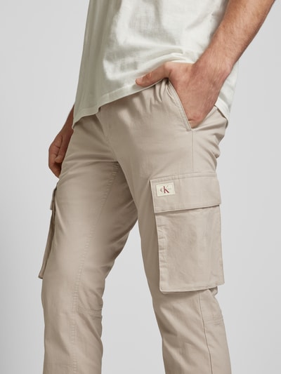 Calvin Klein Jeans Cargohose mit elastischem Bund Sand 3