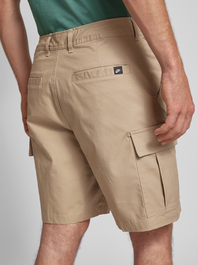 Nike Shorts mit Cargotaschen Oliv 3